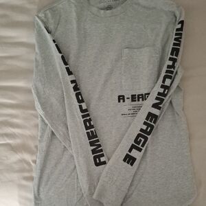 American Eagle Outfitters Light Gray Long Sleeve Tee